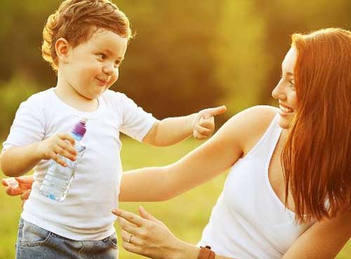 小孩特别粘奶奶怎样改变,孩子粘奶奶没关系一招教你解决