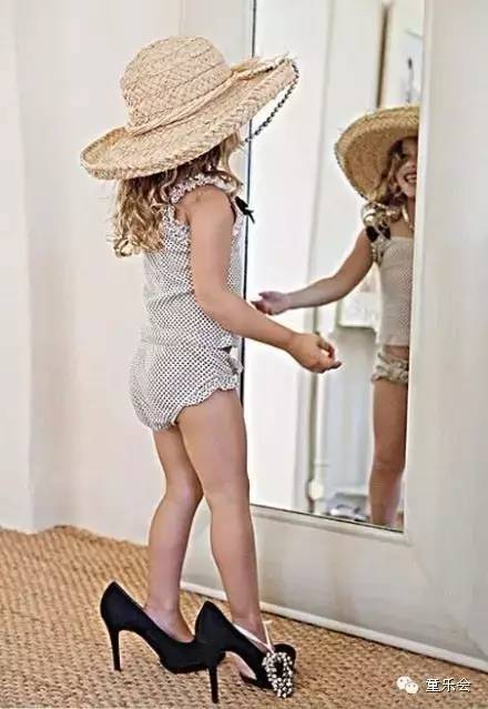 孩子从3楼跳下妈妈没拉住,孩子从楼上摔下妈妈不敢抱