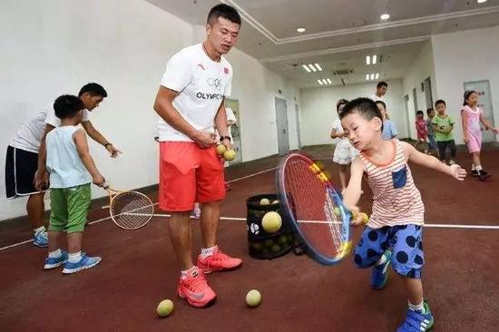 足球也需要蹭鹿晗的热度吗？有自己的足球偶像很重要