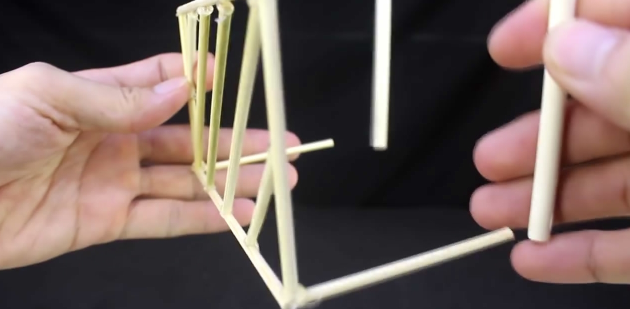 用瓶盖做足球小游戏,如何用瓶子做足球