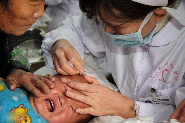 输液扎针技巧看不到血管,输液扎针的视频教程