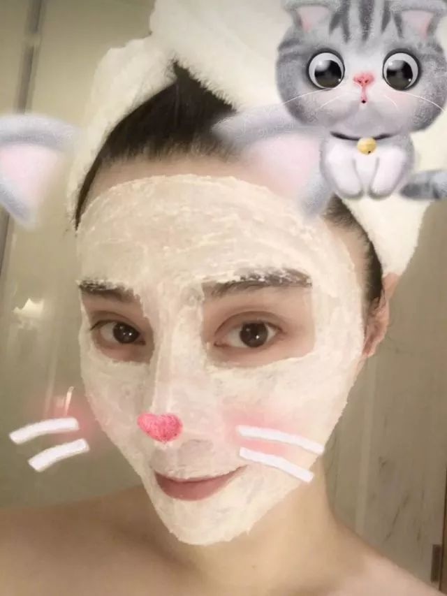 明星梳妆台洗面奶 (明星的梳妆台有哪些护肤品)