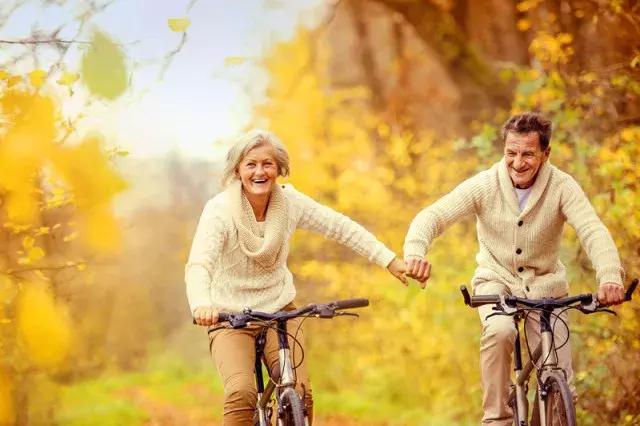 请回答：休闲娱乐看电视，每天不要超过小时