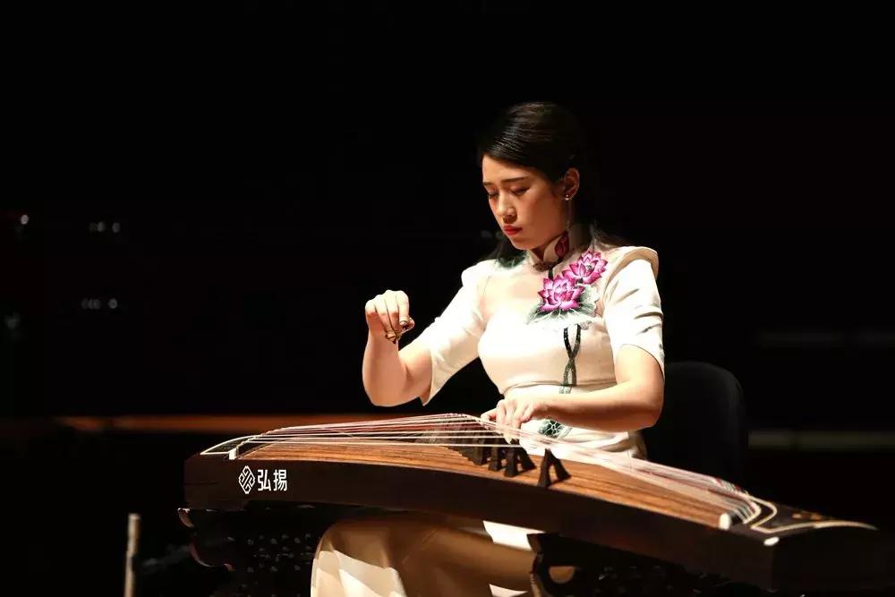 古筝弹奏中的肢体动作与气息,古筝如何运用气息与肢体