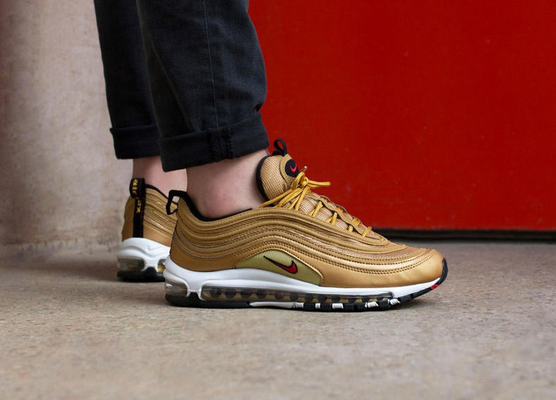 土豪球鞋盘点,汤普森金色球鞋