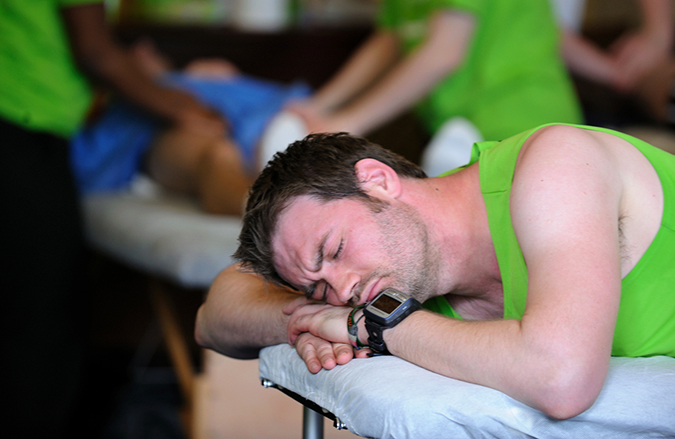 踢球如何把球踢得又高又准,新手怎样把球踢得又高又远