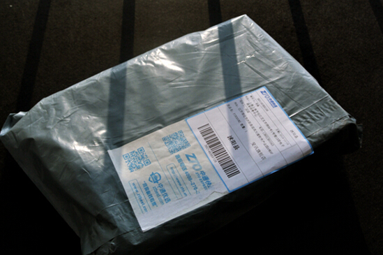 女子用嘴巴拆快递中毒,女子用嘴拆快递嘴烂了