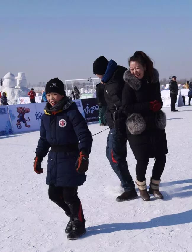 冰雪亲子运动,雪地足球亲子