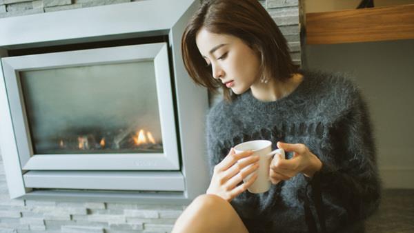 长脸型适合的中长发教程,修饰脸型发量少的中长发