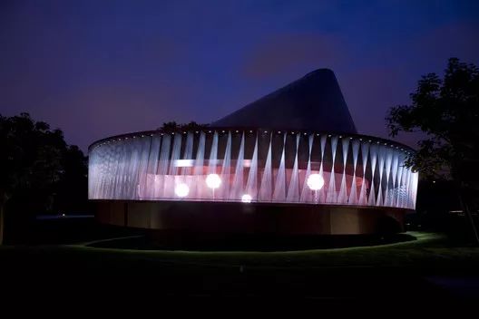 厉害了北京！伦敦蛇形画廊首次亮相海外，建筑大师们的跨时空竞赛