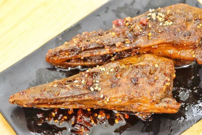 原来好多热门苍蝇馆子的干货，都可以抽真空、当特产带走！