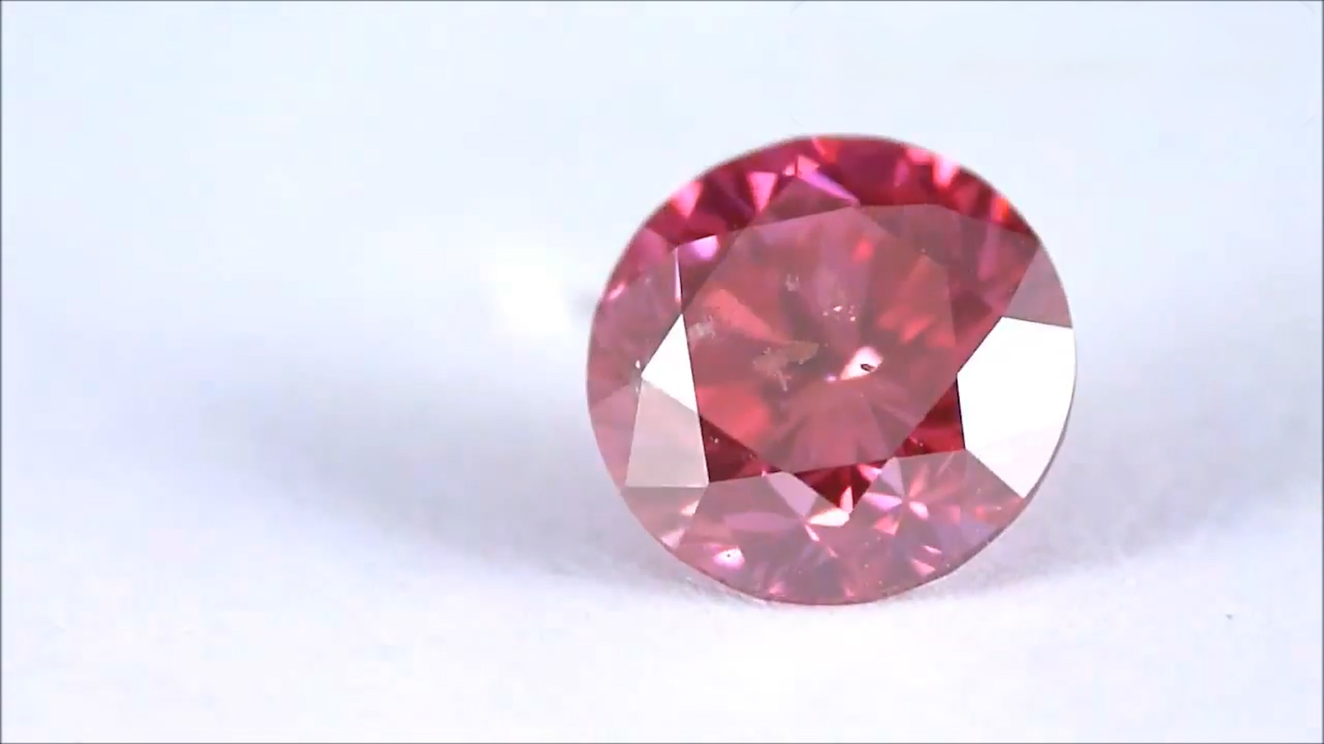 结婚选到意义非凡的钻戒,心形钻戒婚戒怎么选怎么订