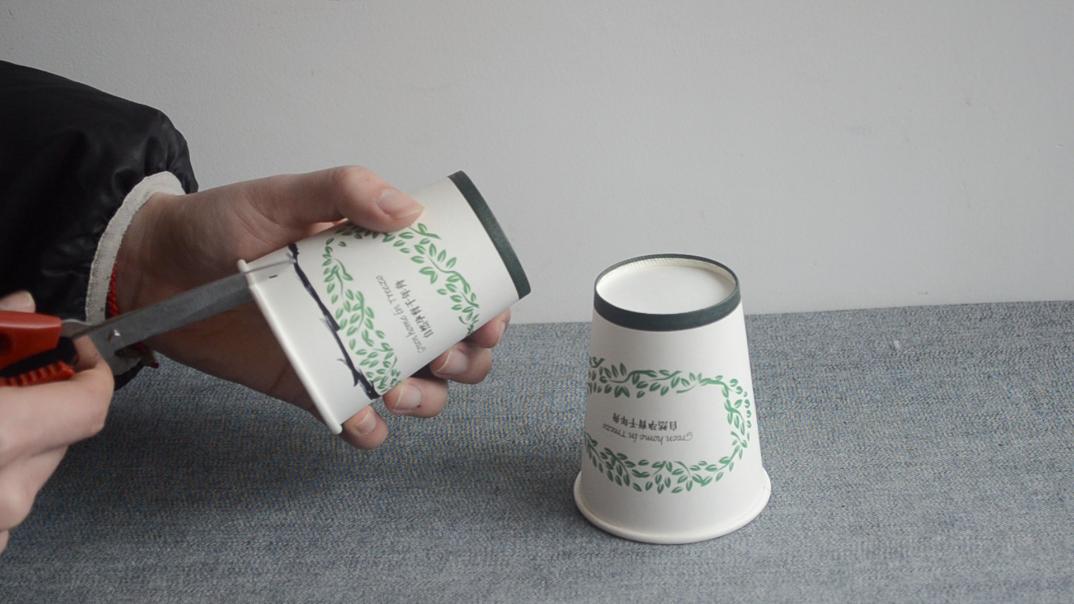 把一次性纸杯的底部戳个洞，解决了家家户户困扰的问题，赶紧试试