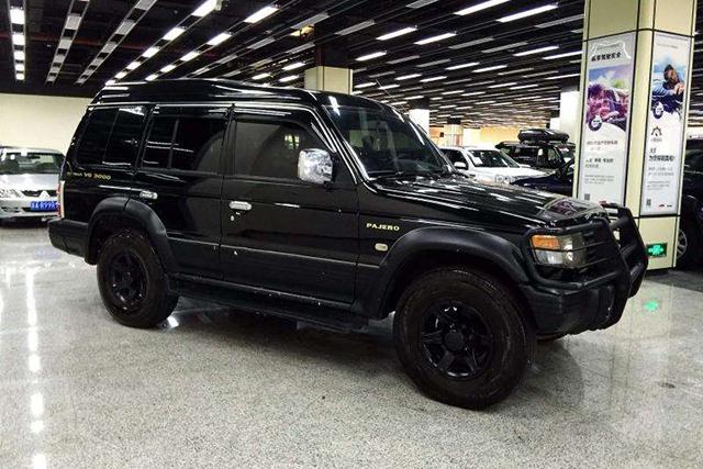 诞生于军工厂，仅卖11万，有人将它比作国产霸道，砸锅卖铁也要买