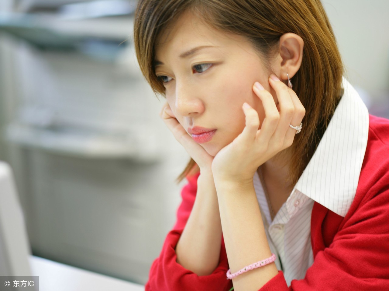 情绪低落思维迟缓意志活动减退,情绪低落意志消沉是什么心理问题