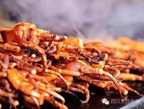 地摊铁板鱿鱼飘香酱做法视频,铁板鱿鱼烧烤酱怎么制作