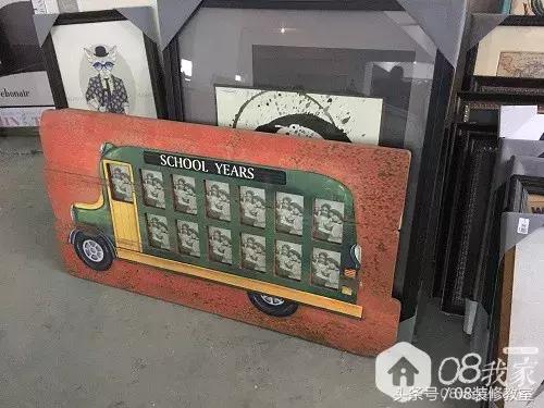 一直在纠结沙发背景墙要不要挂画,今年最流行挂画怎么选