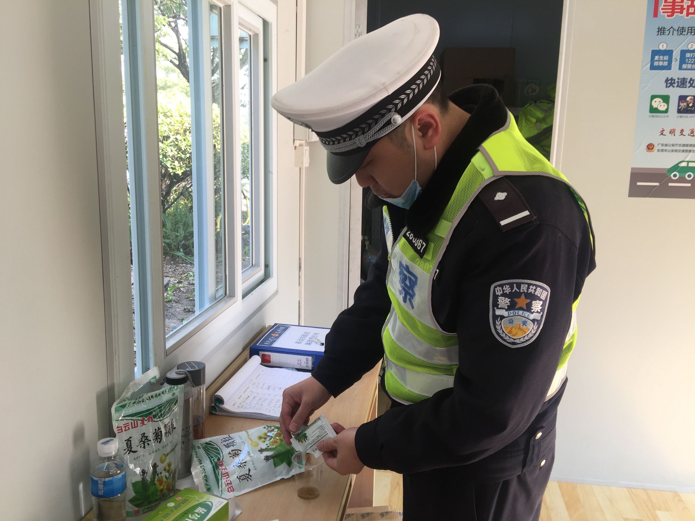 东莞交警铁骑开上了虎门大桥