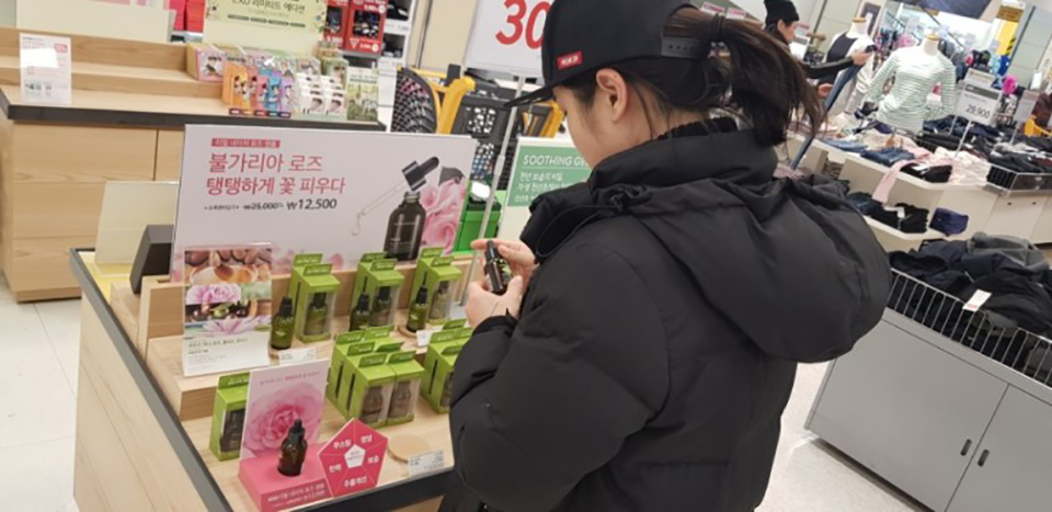 面部玫瑰精油的正确使用方法视频,面部精油的使用方法