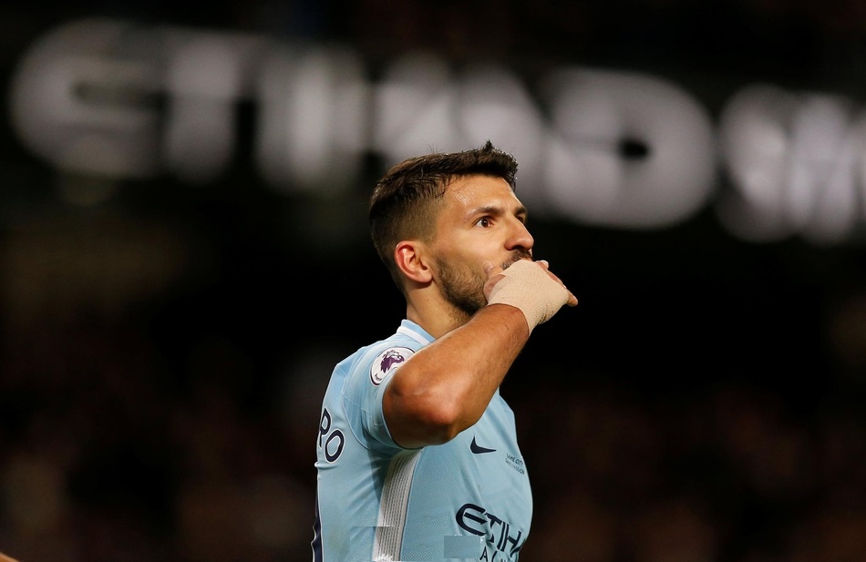 从状态低迷到收获大四喜只需45分钟!阿奎罗诠释何为打脸型前锋