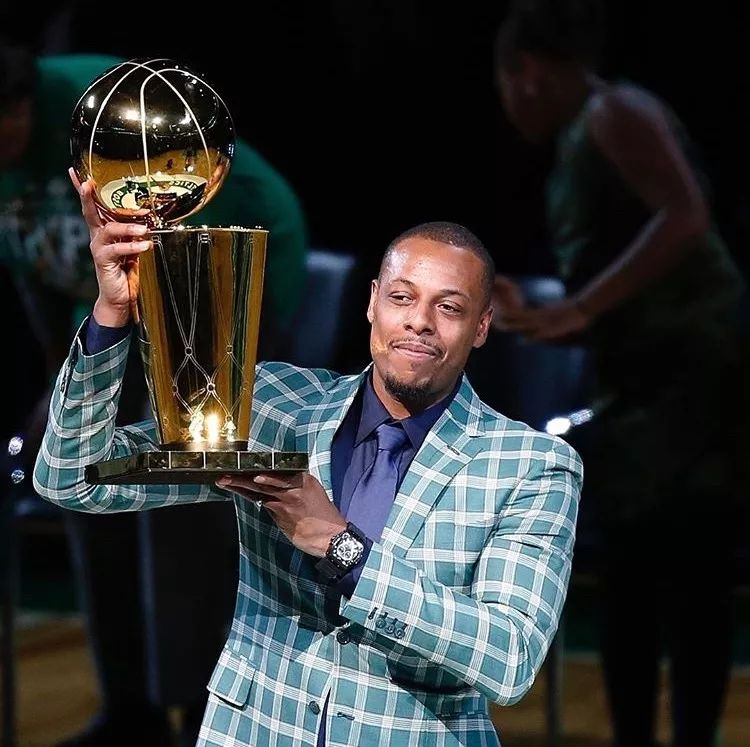 北岸花园的5号球衣,北岸花园球馆旗帜