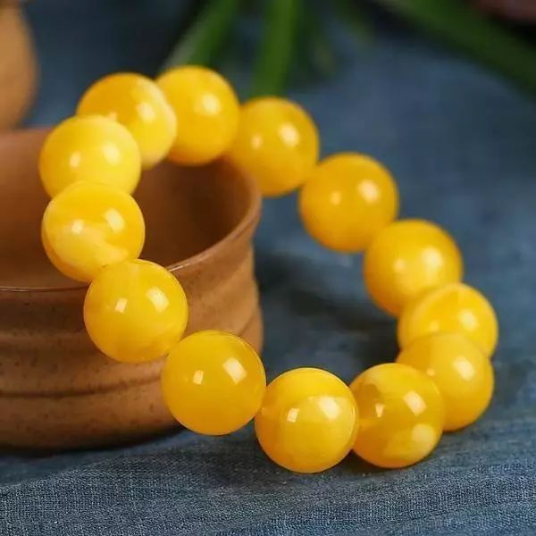 琥珀蜜蜡鉴别真假方法大揭秘,网上买的蜜蜡怎么鉴定真假