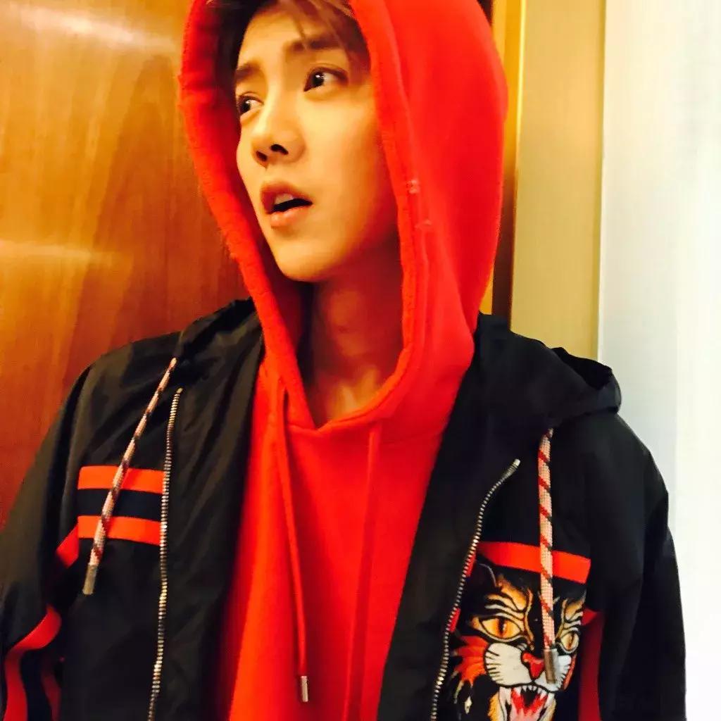 王嘉尔鹿晗热血街舞团即兴甩手舞,热血街舞团王嘉尔鹿晗在练习