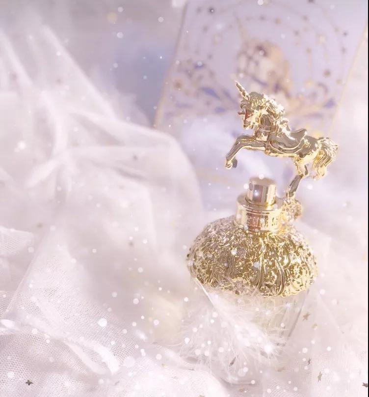 大年初一拜年发烟,大年初一喷迪奥香奈儿