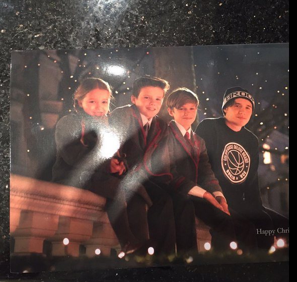 小七的名字终于落实了!贝克汉姆用毛笔亲自书法:小七!