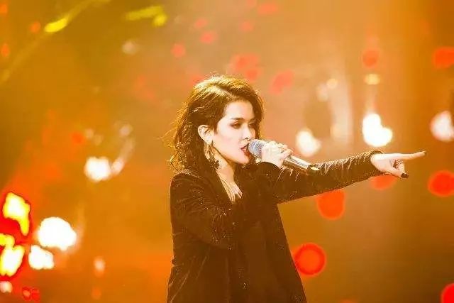 现在还不给你爱的歌手投票，留着过年吗?《歌手》有奖竞猜！