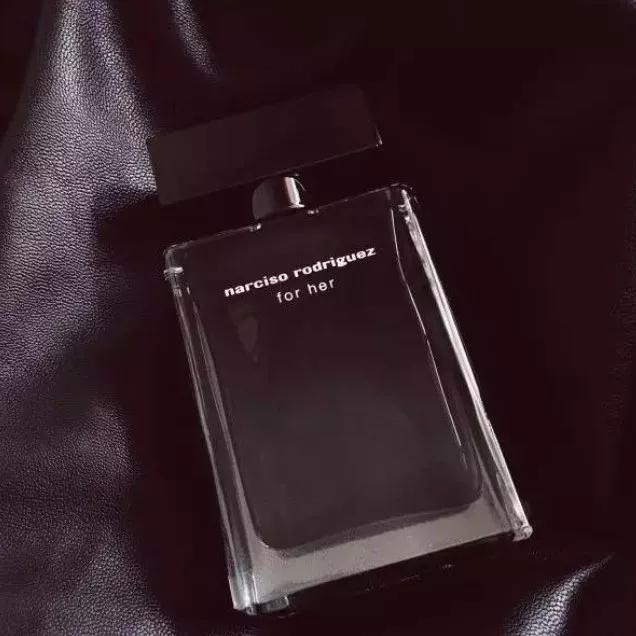 大年初一拜年发烟,大年初一喷迪奥香奈儿