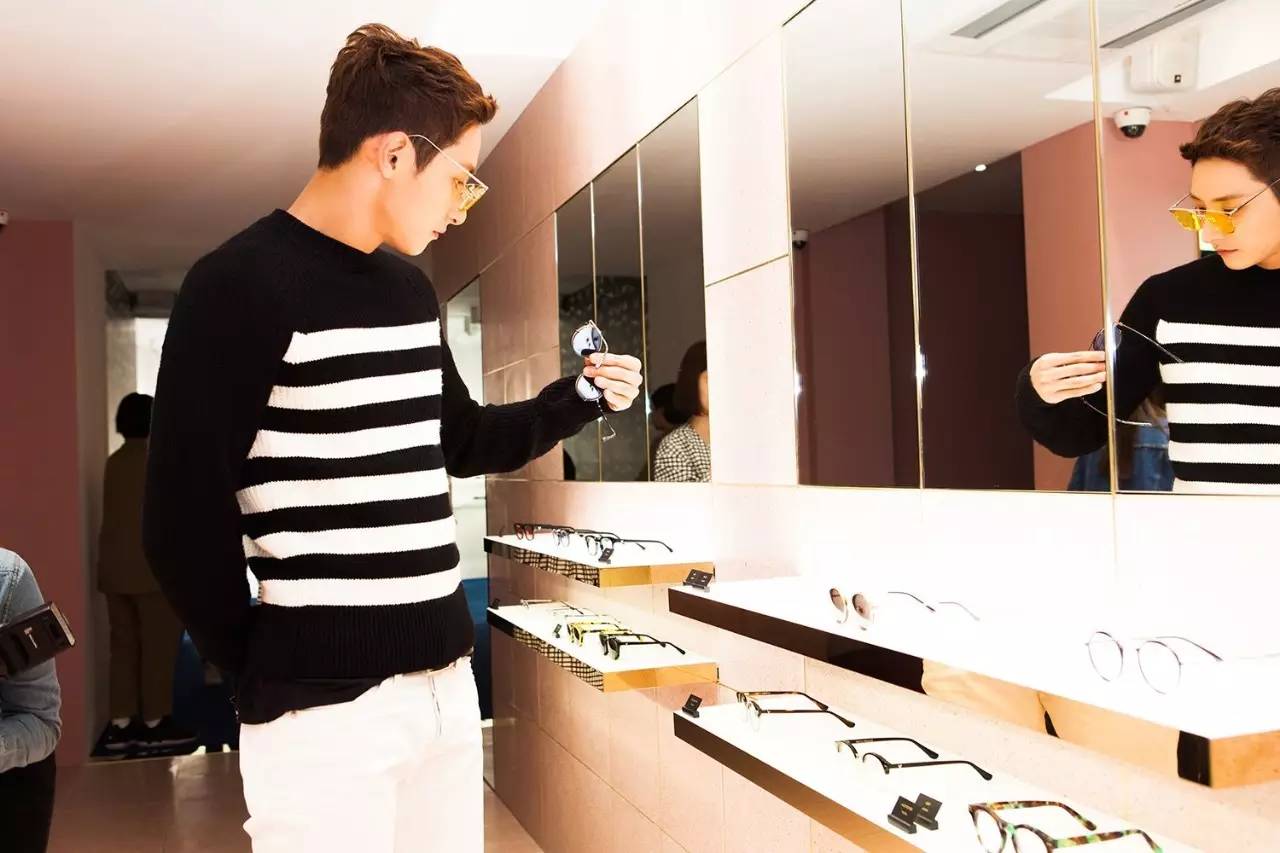 韩国比较火的墨镜,韩国超火的墨镜