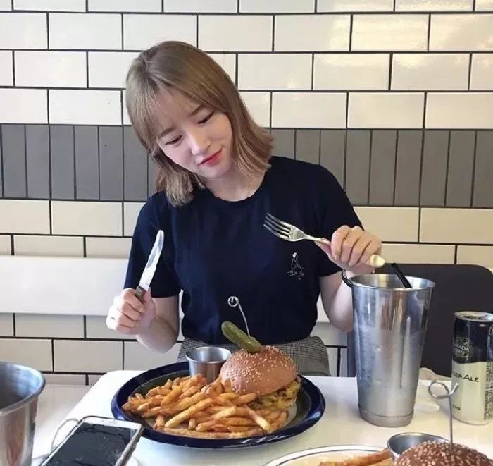 美发泡面卷短发,烫发泡面头短发女