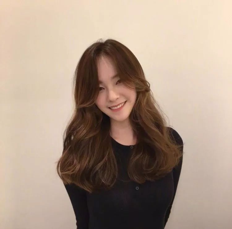 额头短脸大适合什么刘海,脸大发际线高适合什么刘海