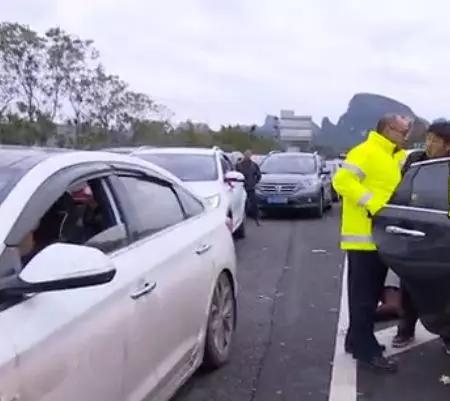 高速晕车出意外,女子晕车怎么办