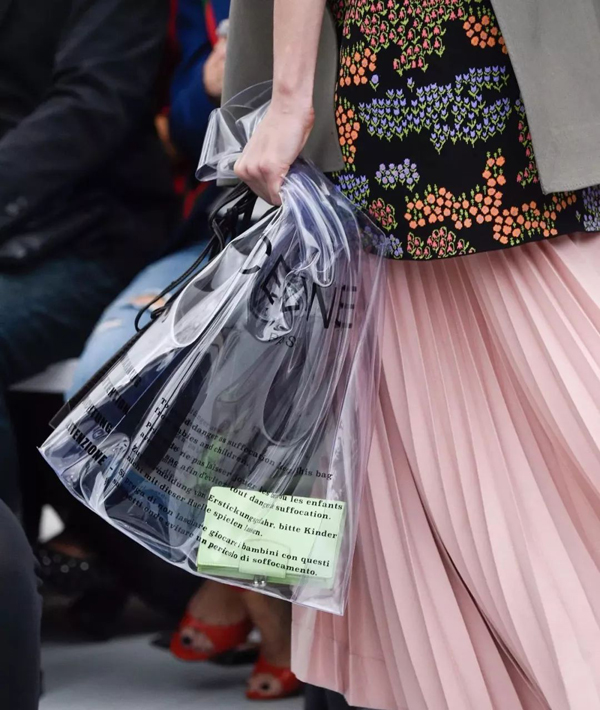 巴黎世家卖1万2的塑料袋,巴黎世家稀奇古怪的垃圾袋