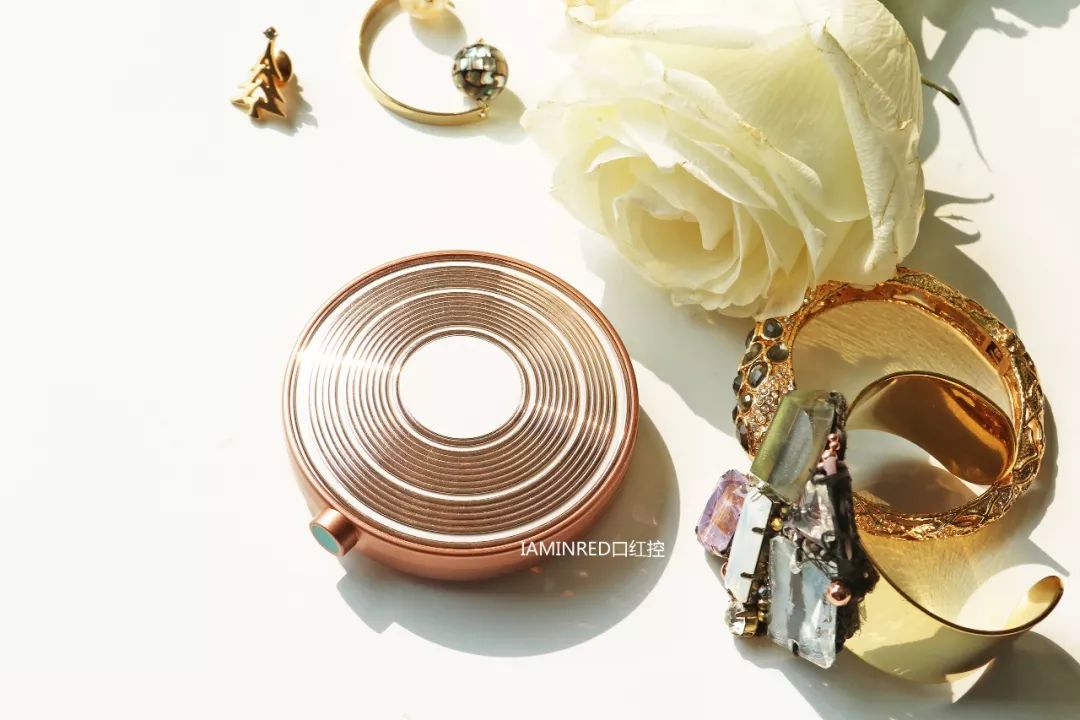 这块“女神专用高光”，买到就赚了一个亿！