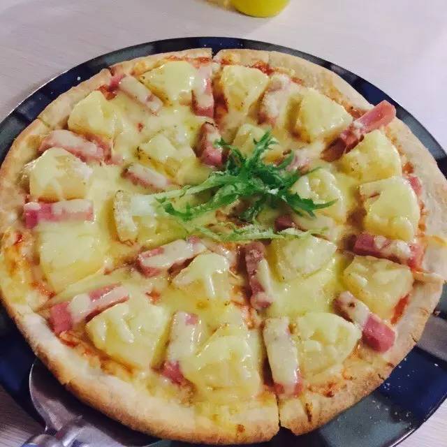 武汉一女学生拿着10块钱去买好吃的，竟然被。。。