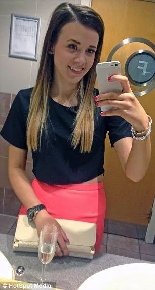 这个妹子的孕期有点怪!大姨妈正常光临,体型也没变丨周末趣读