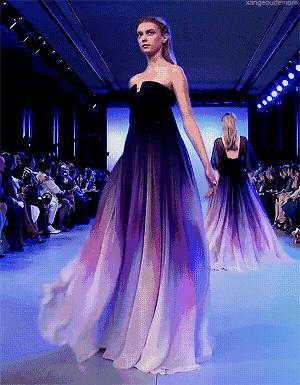 上帝创造了爱情人类发明了婚姻,上帝创造了男人女人