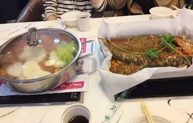 武汉一女学生拿着10块钱去买好吃的，竟然被。。。