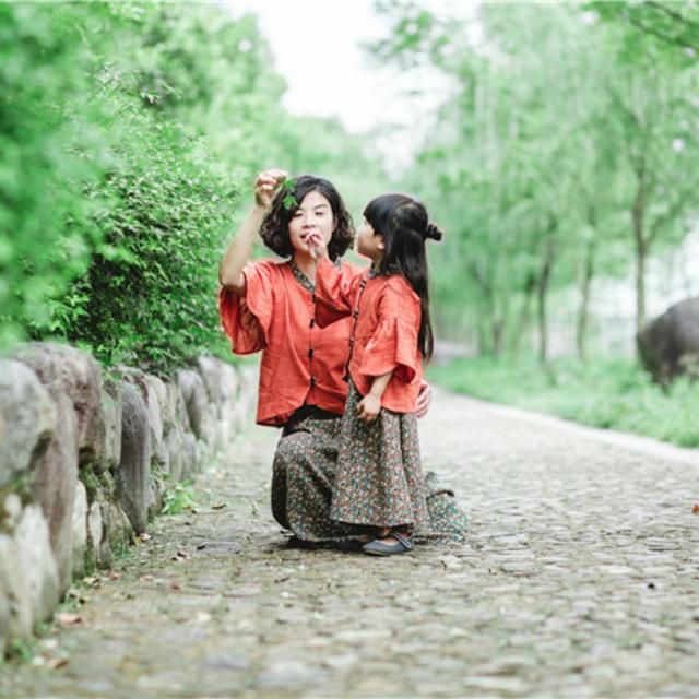 秋季来一套亲子装时尚又有面子,洋气复古亲子装