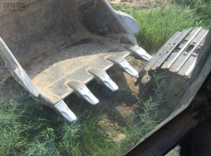 挖掘机链轨脱轨了怎么办,旋挖挖掘机掉链子怎么办