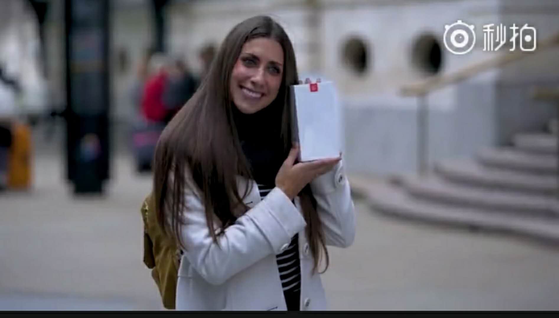 摔手机！一加新广告当街怒怼iPhoneX、三星S8，谁慢摔谁！