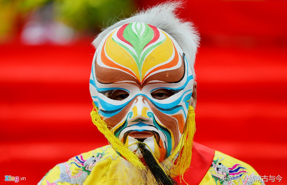 越南最重视的春节庙会，古代皇帝和现代国家元首都亲自下田干活