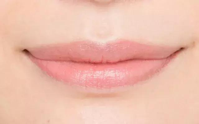 一抹惊艳的唇妆,diy唇彩的制作方法