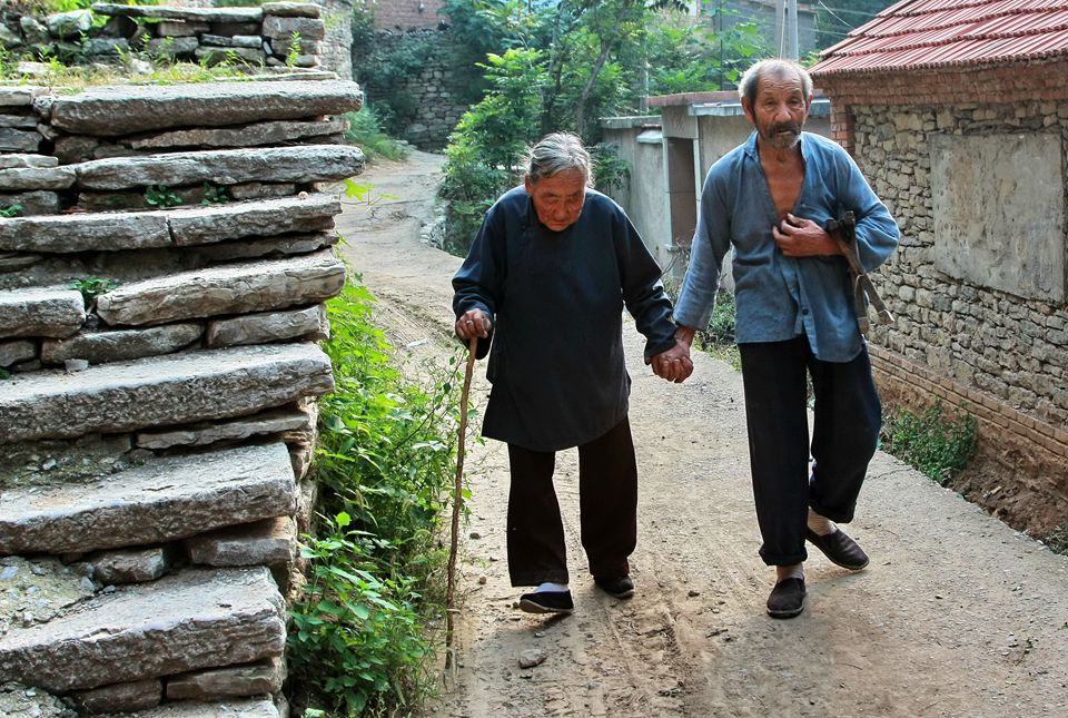 父母的眼睛小孩子的眼睛会小吗,父母的眼界和格局决定孩子的深度