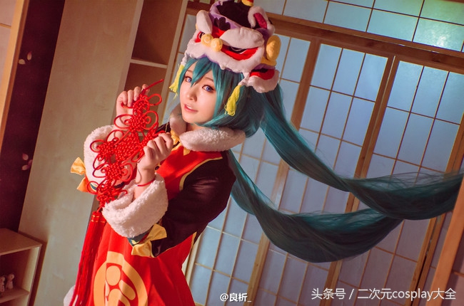 舞狮初音未来cos,初音未来cos原神校园表演