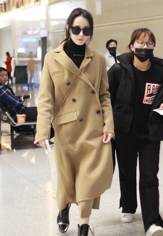 现在的年轻人穿衣服好潮流时尚,如何穿衣服才能时尚潮流