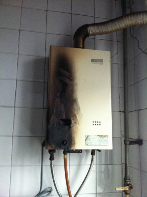 燃气热水器突然爆一声怎么解决,天然气热水器嗡嗡响怎么回事